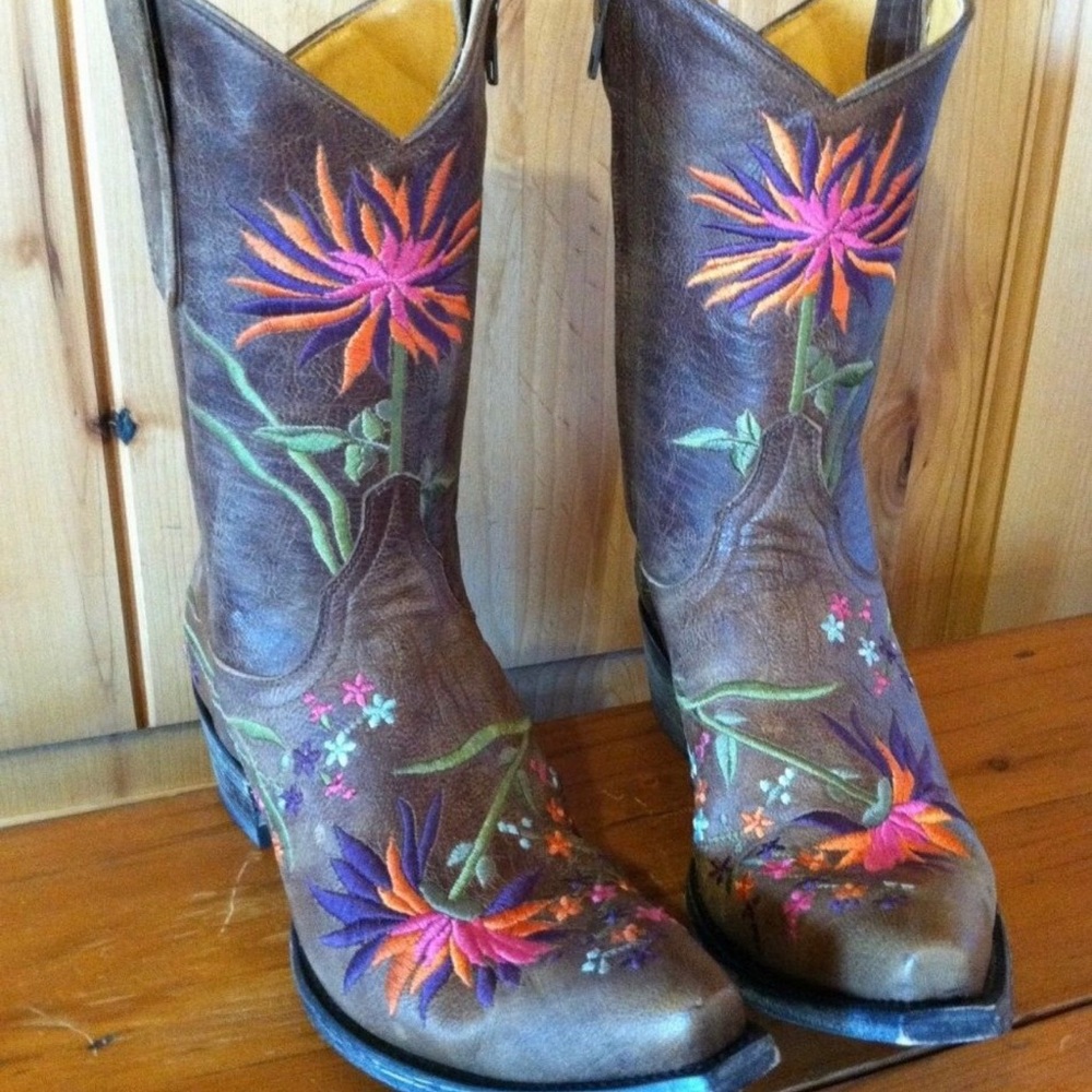 LOOKING FOR THIS OLD GRINGO ELLIE BOOT....ISO—